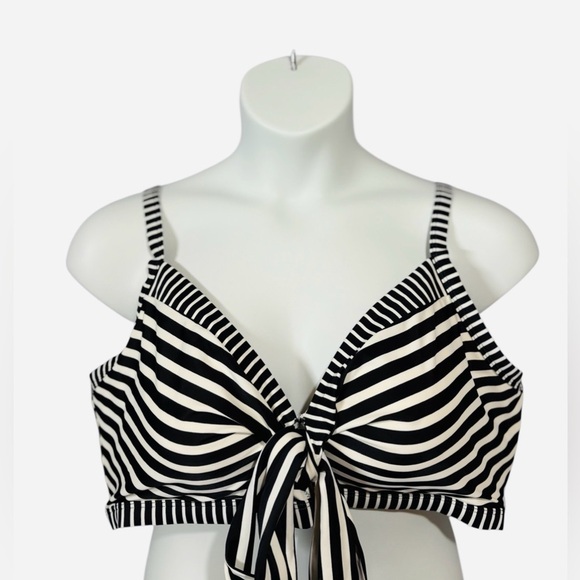 Penningtons, Plus Size Striped Bikini Top, 3X, Black, White 🌴 - Picture 3 of 11